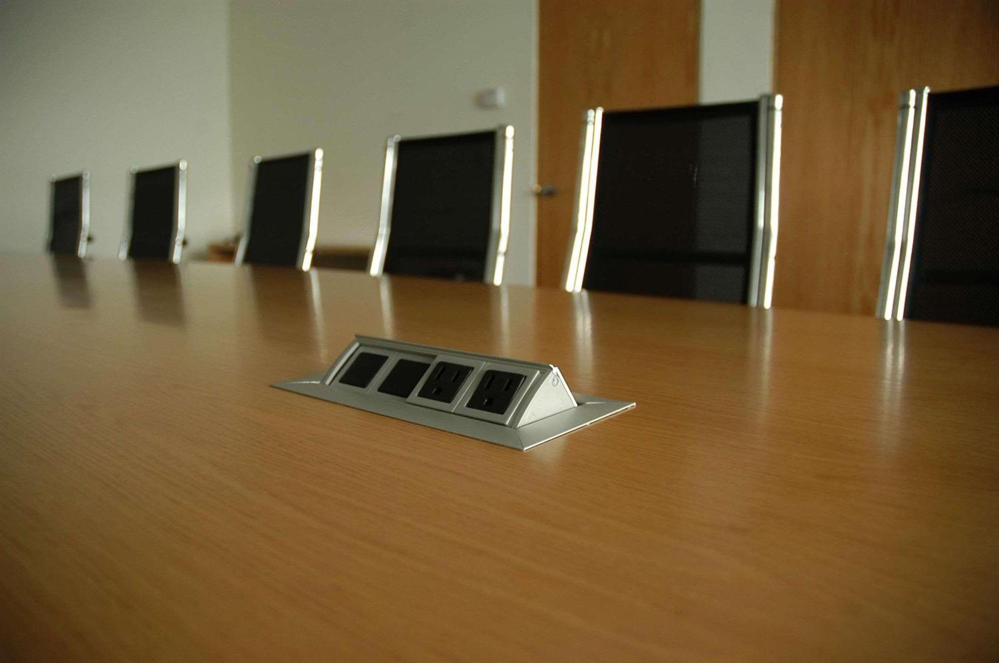 Radisson Paraiso Hotel Meksika Dış mekan fotoğraf A table-mounted power strip