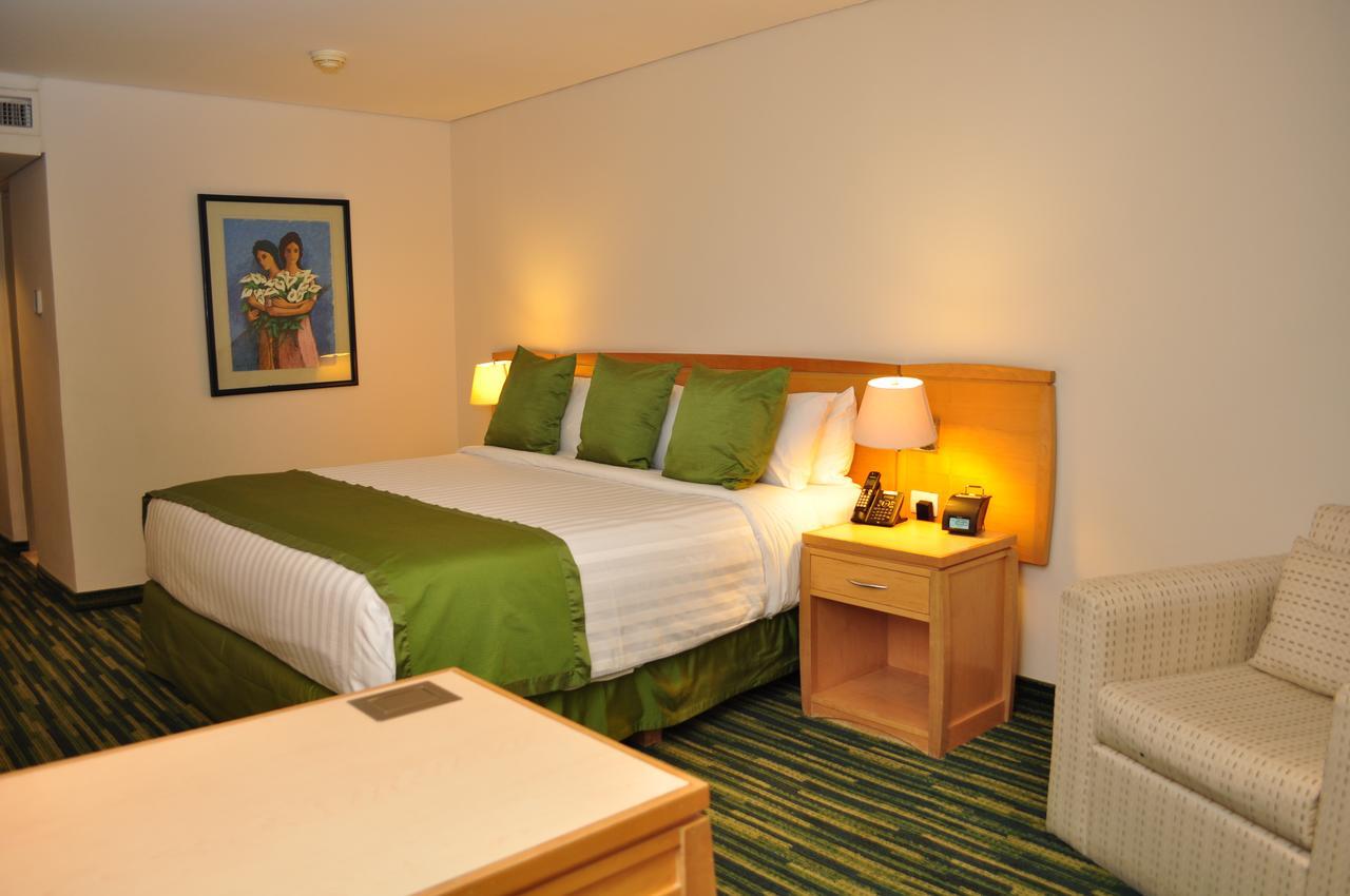 Radisson Paraiso Hotel Meksika Dış mekan fotoğraf A room at the Best Western Premier Hotel at the Royal Hawaiian