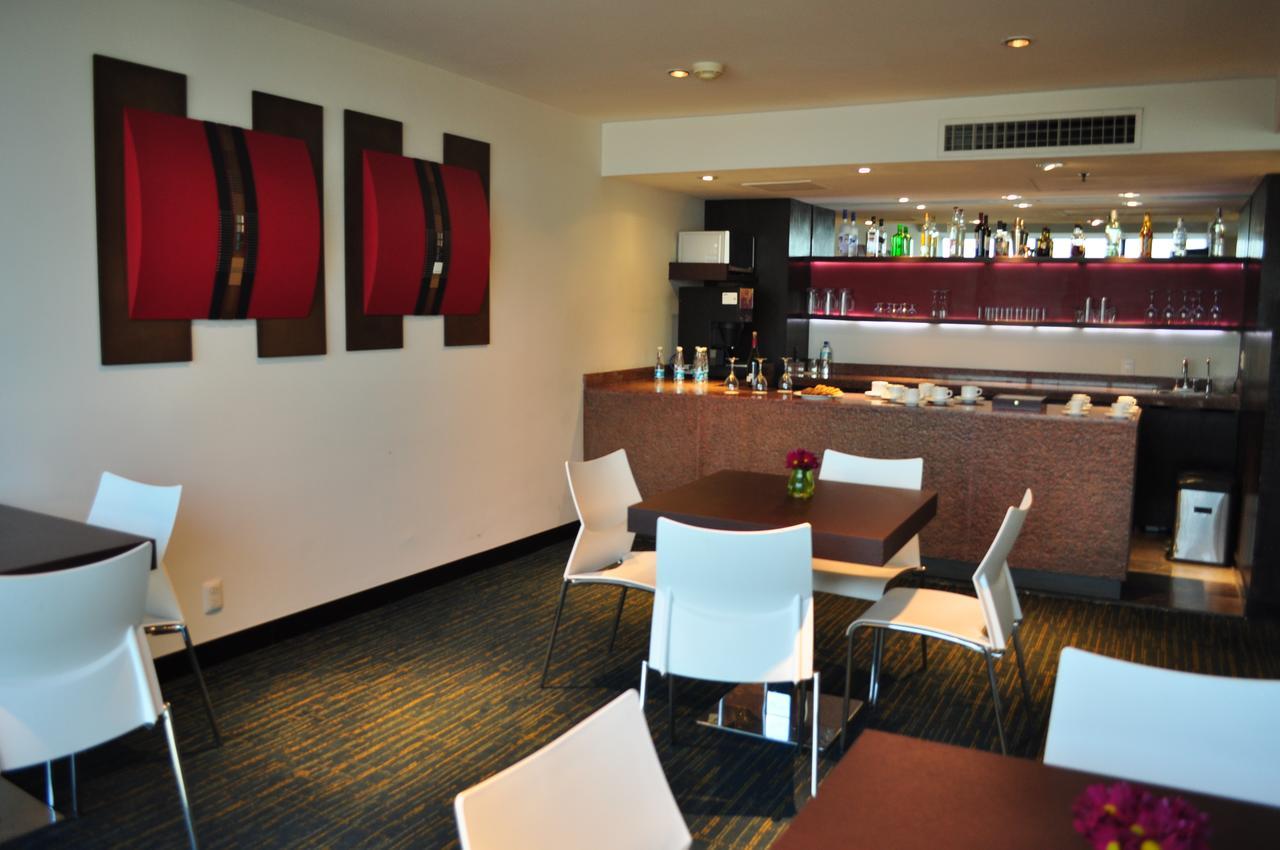 Radisson Paraiso Hotel Meksika Dış mekan fotoğraf The lounge at the airport